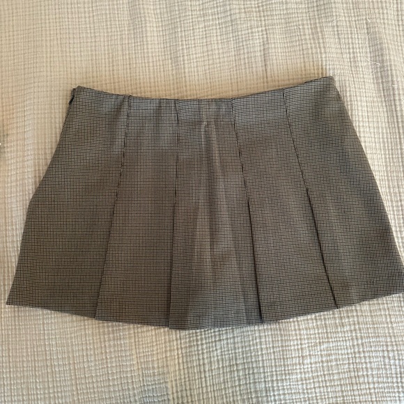 NWT Abercrombie & Fitch pleated mini skirt size medium - Picture 2 of 5